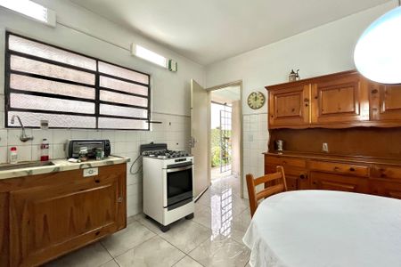 Casa à venda com 200m², 4 quartos e 2 vagas Casa à venda com 200m², 4 quartos e 2 vagasCozinha