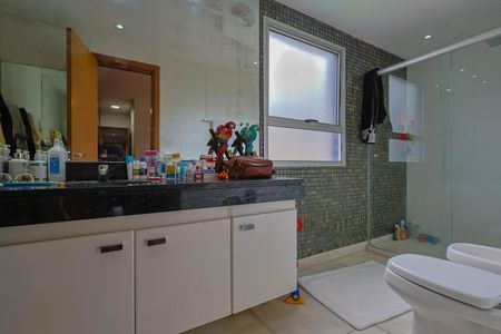 Apartamento à venda com 168m², 4 quartos e 3 vagasBanheiro da Suíte 2