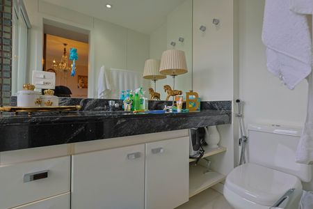 Apartamento à venda com 168m², 4 quartos e 3 vagasBanheiro da Suíte 1