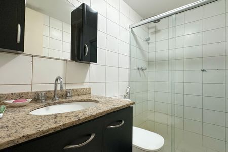Apartamento à venda com 75m², 2 quartos e 1 vaga Apartamento à venda com 75m², 2 quartos e 1 vagaBanheiro social