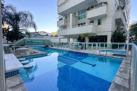 Apartamento à venda com 75m², 2 quartos e 1 vaga Apartamento à venda com 75m², 2 quartos e 1 vagaPiscina
