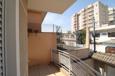 Casa à venda com 145m², 3 quartos e 4 vagasQuarto  - Varanda
