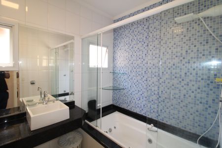 Casa à venda com 145m², 3 quartos e 4 vagas Suite 1 - Banheiro