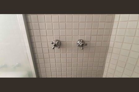 Apartamento à venda com 213m², 5 quartos e 6 vagas Apartamento à venda com 213m², 5 quartos e 6 vagasBanheiro da Suíte 3