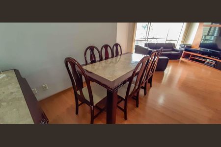 Apartamento à venda com 213m², 5 quartos e 6 vagas Apartamento à venda com 213m², 5 quartos e 6 vagasSala de Jantar