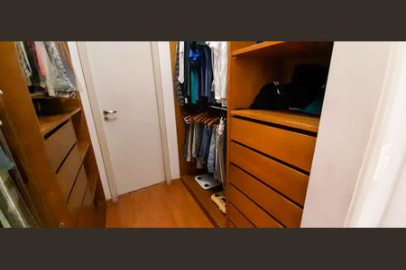 Apartamento à venda com 213m², 5 quartos e 6 vagas Apartamento à venda com 213m², 5 quartos e 6 vagasCloset da Suíte 1