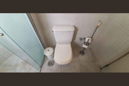 Apartamento à venda com 213m², 5 quartos e 6 vagas Apartamento à venda com 213m², 5 quartos e 6 vagasBanheiro da Suíte 1