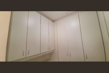 Apartamento à venda com 213m², 5 quartos e 6 vagas Apartamento à venda com 213m², 5 quartos e 6 vagasDispensa