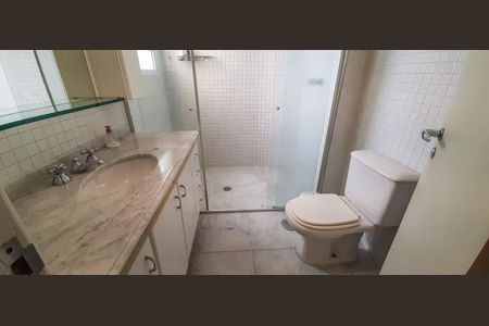 Apartamento à venda com 213m², 5 quartos e 6 vagas Apartamento à venda com 213m², 5 quartos e 6 vagasBanheiro da Suíte 1