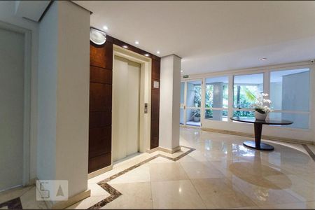 Apartamento à venda com 213m², 5 quartos e 6 vagas Apartamento à venda com 213m², 5 quartos e 6 vagasElevadores