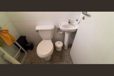 Apartamento à venda com 213m², 5 quartos e 6 vagas Apartamento à venda com 213m², 5 quartos e 6 vagasBanheiro de Serviço