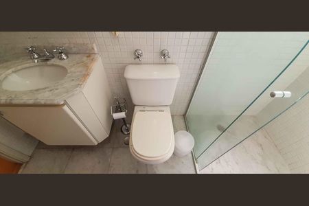 Apartamento à venda com 213m², 5 quartos e 6 vagas Apartamento à venda com 213m², 5 quartos e 6 vagasBanheiro da Suíte 2