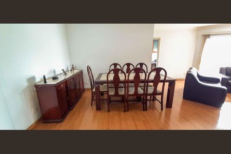 Apartamento à venda com 213m², 5 quartos e 6 vagas Apartamento à venda com 213m², 5 quartos e 6 vagasSala de Jantar