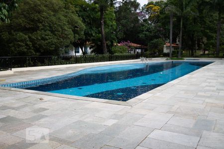 Apartamento à venda com 213m², 5 quartos e 6 vagas Apartamento à venda com 213m², 5 quartos e 6 vagasÁrea comum - Piscina