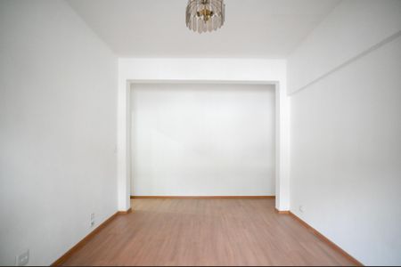 Apartamento à venda com 110m², 2 quartos e sem vaga Apartamento à venda com 110m², 2 quartos e sem vagaSala