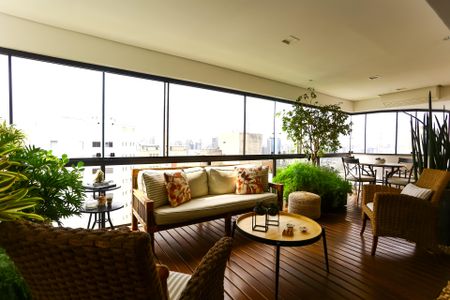 Apartamento à venda com 325m², 4 quartos e 5 vagas Apartamento à venda com 325m², 4 quartos e 5 vagasVaranda