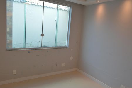 Casa de condomínio à venda com 243m², 4 quartos e 3 vagas Casa de condomínio à venda com 243m², 4 quartos e 3 vagasQuarto