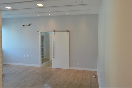 Casa de condomínio à venda com 243m², 4 quartos e 3 vagas Casa de condomínio à venda com 243m², 4 quartos e 3 vagasSuíte 3