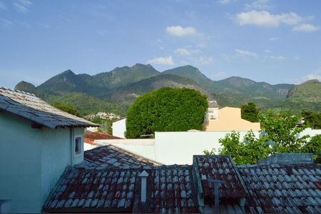 Casa de condomínio à venda com 243m², 4 quartos e 3 vagas Casa de condomínio à venda com 243m², 4 quartos e 3 vagasVista da Suíte 3