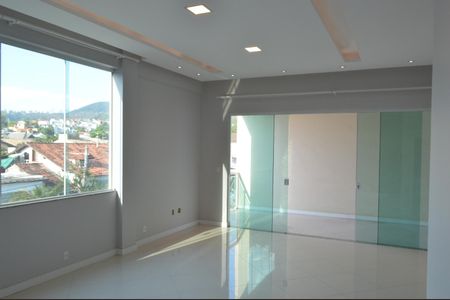 Casa de condomínio à venda com 243m², 4 quartos e 3 vagas Casa de condomínio à venda com 243m², 4 quartos e 3 vagasSuíte 2