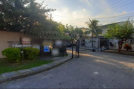 Casa de condomínio à venda com 243m², 4 quartos e 3 vagas Casa de condomínio à venda com 243m², 4 quartos e 3 vagasFachada