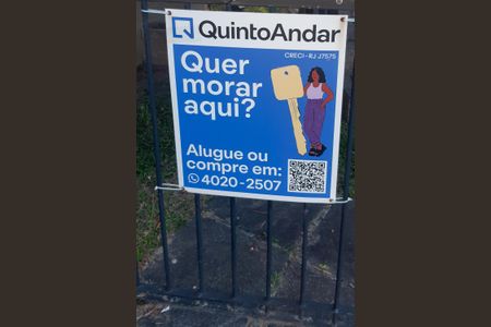 Casa de condomínio à venda com 243m², 4 quartos e 3 vagas Casa de condomínio à venda com 243m², 4 quartos e 3 vagasPlaca