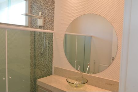 Casa de condomínio à venda com 243m², 4 quartos e 3 vagas Casa de condomínio à venda com 243m², 4 quartos e 3 vagasBanheiro da Suíte 2