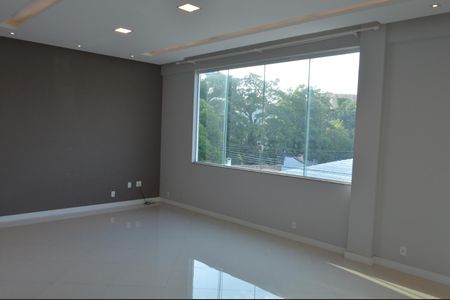 Casa de condomínio à venda com 243m², 4 quartos e 3 vagas Casa de condomínio à venda com 243m², 4 quartos e 3 vagasSuíte 2