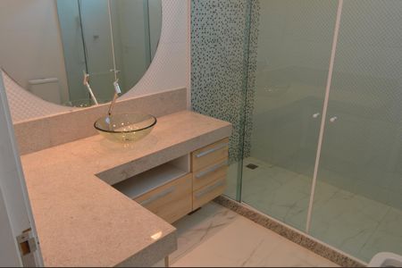 Casa de condomínio à venda com 243m², 4 quartos e 3 vagas Casa de condomínio à venda com 243m², 4 quartos e 3 vagasBanheiro da Suíte 3