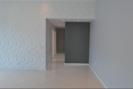 Casa de condomínio à venda com 243m², 4 quartos e 3 vagas Casa de condomínio à venda com 243m², 4 quartos e 3 vagasCorredor