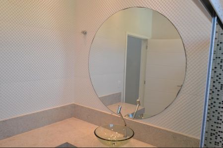 Casa de condomínio à venda com 243m², 4 quartos e 3 vagas Casa de condomínio à venda com 243m², 4 quartos e 3 vagasBanheiro da Suíte 3