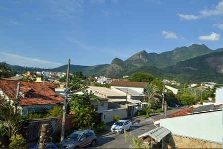 Casa de condomínio à venda com 243m², 4 quartos e 3 vagas Casa de condomínio à venda com 243m², 4 quartos e 3 vagasVista da Varanda