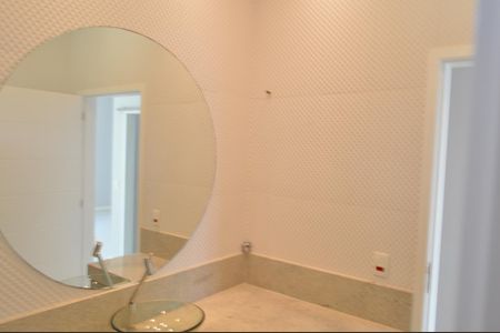 Casa de condomínio à venda com 243m², 4 quartos e 3 vagas Casa de condomínio à venda com 243m², 4 quartos e 3 vagasBanheiro da Suíte 2
