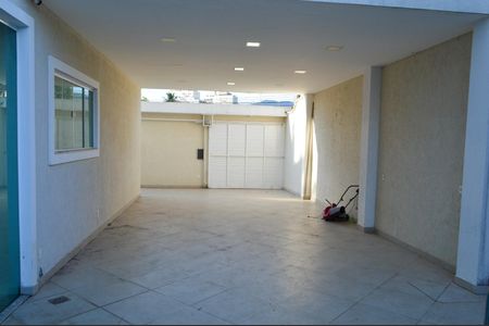 Casa de condomínio à venda com 243m², 4 quartos e 3 vagas Casa de condomínio à venda com 243m², 4 quartos e 3 vagasGaragem