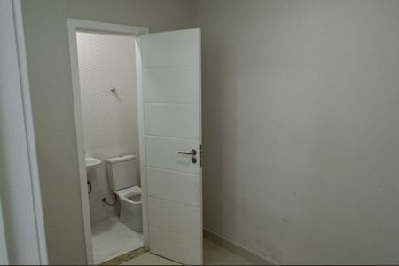 Casa de condomínio à venda com 243m², 4 quartos e 3 vagas Casa de condomínio à venda com 243m², 4 quartos e 3 vagasQuarto de Serviço