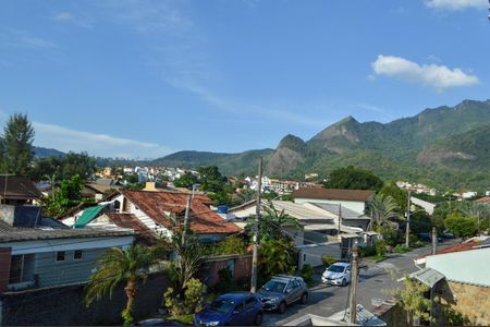 Casa de condomínio à venda com 243m², 4 quartos e 3 vagas Casa de condomínio à venda com 243m², 4 quartos e 3 vagasVista da Suíte 2