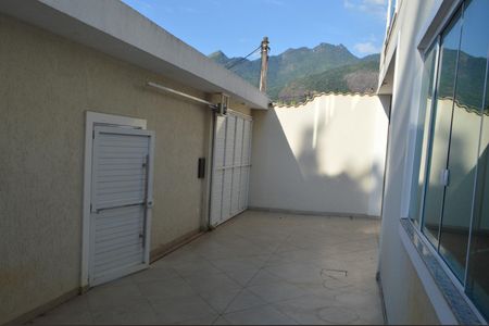 Casa de condomínio à venda com 243m², 4 quartos e 3 vagas Casa de condomínio à venda com 243m², 4 quartos e 3 vagasQuintal