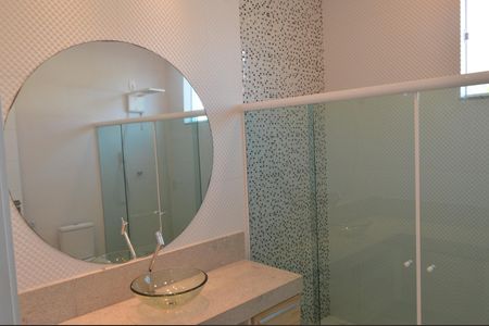 Casa de condomínio à venda com 243m², 4 quartos e 3 vagas Casa de condomínio à venda com 243m², 4 quartos e 3 vagasBanheiro da Suíte 3