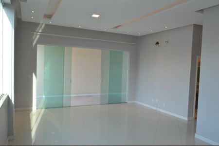 Casa de condomínio à venda com 243m², 4 quartos e 3 vagas Casa de condomínio à venda com 243m², 4 quartos e 3 vagasSuíte 2