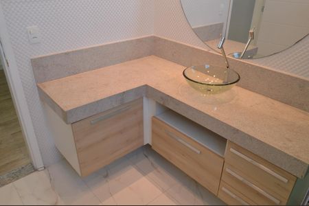 Casa de condomínio à venda com 243m², 4 quartos e 3 vagas Casa de condomínio à venda com 243m², 4 quartos e 3 vagasBanheiro da Suíte 3