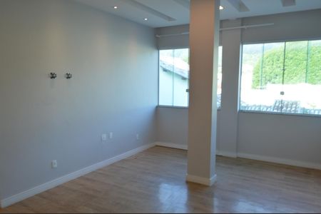 Casa de condomínio à venda com 243m², 4 quartos e 3 vagas Casa de condomínio à venda com 243m², 4 quartos e 3 vagasSuíte 3