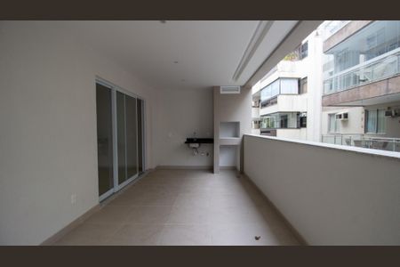 Apartamento à venda com 7m², 3 quartos e 2 vagas Apartamento à venda com 7m², 3 quartos e 2 vagasVaranda