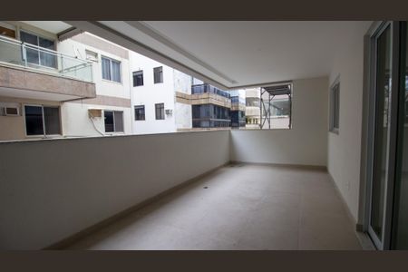 Apartamento à venda com 7m², 3 quartos e 2 vagas Apartamento à venda com 7m², 3 quartos e 2 vagasVaranda