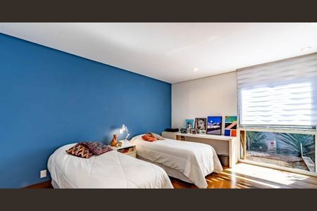 Casa à venda com 418m², 4 quartos e 6 vagas