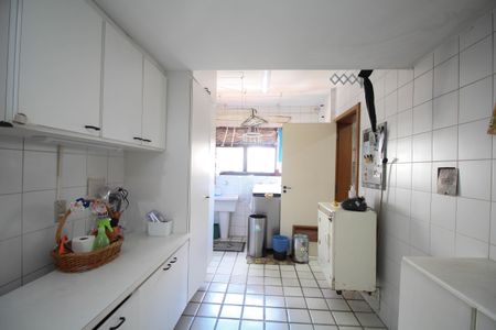 Apartamento à venda com 275m², 4 quartos e 4 vagas Apartamento à venda com 275m², 4 quartos e 4 vagasÁrea de Serviço