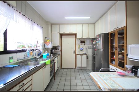 Apartamento à venda com 275m², 4 quartos e 4 vagas Apartamento à venda com 275m², 4 quartos e 4 vagasCozinha
