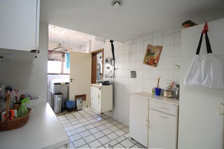 Apartamento à venda com 275m², 4 quartos e 4 vagas Apartamento à venda com 275m², 4 quartos e 4 vagasÁrea de Serviço