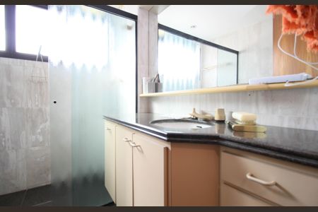 Apartamento à venda com 275m², 4 quartos e 4 vagas Apartamento à venda com 275m², 4 quartos e 4 vagasBanheiro Social