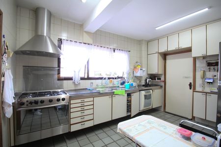 Apartamento à venda com 275m², 4 quartos e 4 vagas Apartamento à venda com 275m², 4 quartos e 4 vagasCozinha