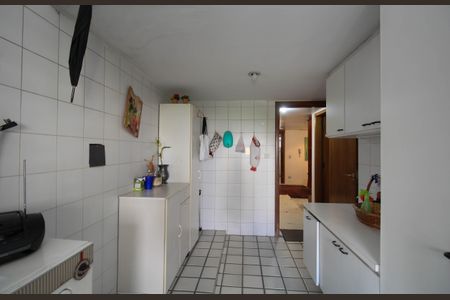 Apartamento à venda com 275m², 4 quartos e 4 vagas Apartamento à venda com 275m², 4 quartos e 4 vagasÁrea de Serviço